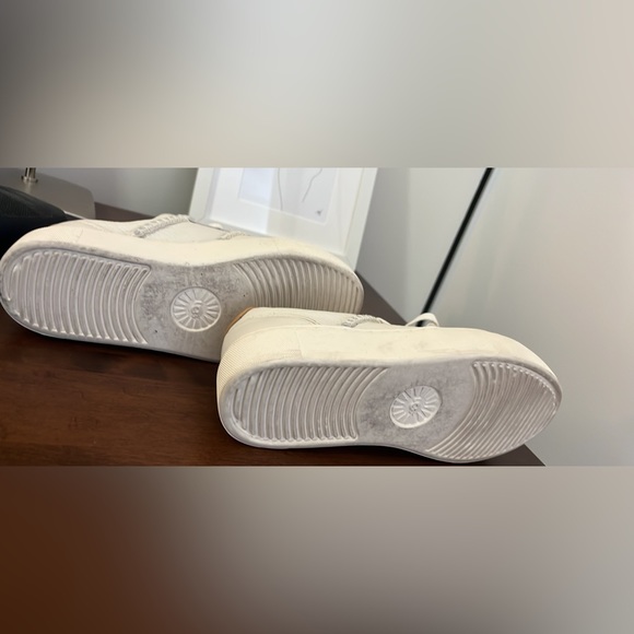 Size 5 Ugg Sneakers, great quality and worn once. Look new - Picture 4 of 5